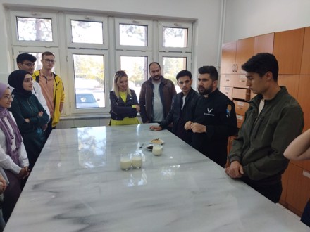 Birinci Sınıflara Uygulama Mutfağı Gezdirildi